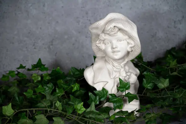 Германия Stature Sculpted Head Head Carved White Stone Girl Antique Стоковое Изображение