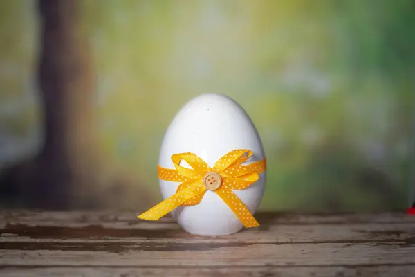 Яйца Завернуты Яркий Подарочный Галстук Концепция Пасхи Пасхи Воскресения Лицензионные Стоковые Изображения