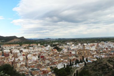 Sagunto 'nun çatıları. Antik kalenin yüksekliğinden bak.