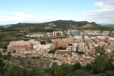 Sagunto 'nun çatıları. Antik kalenin yüksekliğinden bak.