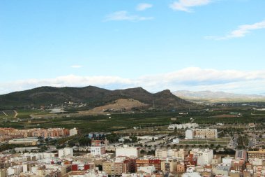 Sagunto 'nun çatıları. Antik kalenin yüksekliğinden bak.