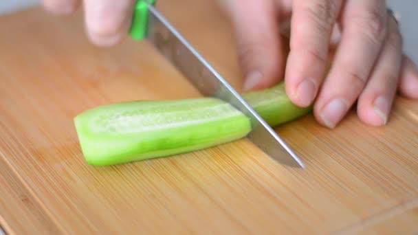 Cucumber Close Video Halving Peeled Cut Lengthwise Cucumber — Wideo stockowe