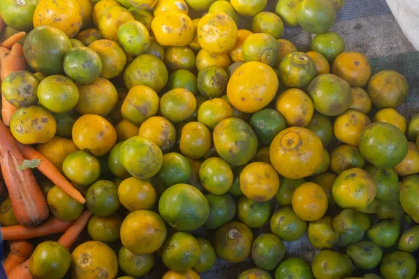 Stos Tradycyjnych Owoców Cytrusowych Rynku — Zdjęcie stockowe