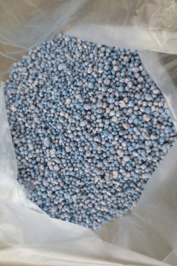  yuvarlak bitki gübresi plastiktedir.                  