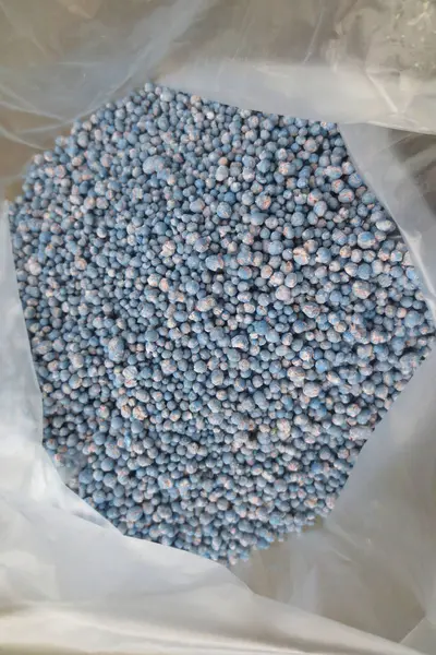  yuvarlak bitki gübresi plastiktedir.                  