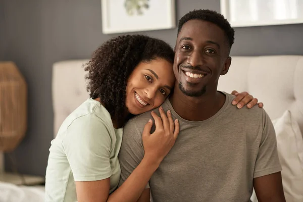 Portrait Smiling Young Multiracial Couple Sitting Together Bed Home Waking — Stockfoto