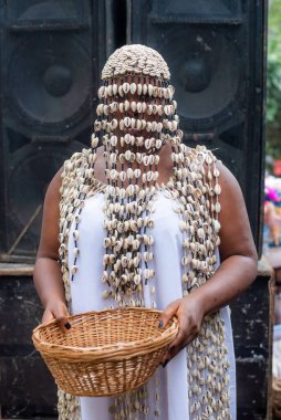 Cowry God, 9 Ağustos 2024 Cuma günü Osun State, Nijerya 'da düzenlenen geleneksel Osun Osogbo Festivali' nde Afrika 'nın batısında