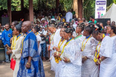 Iya Osun, Aworo Osun ve Akuko Osun, 9 Ağustos 2024 Cuma günü Nijerya 'nın Osun Eyaleti' nde düzenlenen yıllık Osogbo Osogbo Festivali sırasında Agogo 'da yapılan saç stiline saygı gösterdiler.