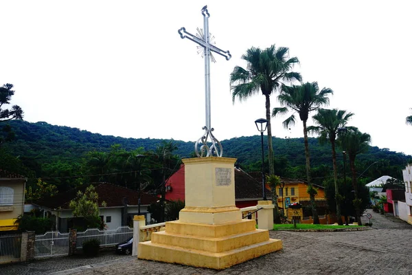 In front of the church there is a bell and cross, coming from Portugal, with the arms of the Empire, cast in 1854 located in the city of Morretes-PR Brazil