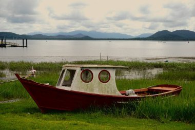 Antonina is a Brazilian municipality in the state of Paran. Its population counted in 2010 is 18,891 inhabitants with an area of 876,551 km. It is located 90 km from Curitiba, and 50 km from Paranagu. Historical city.