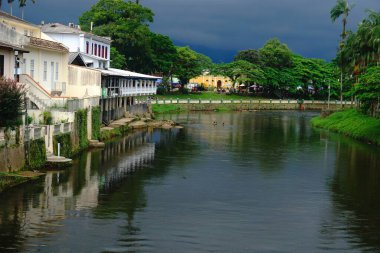 The city of Morretes PR has a privileged nature, cut by the Atlantic Forest, rivers, waterfalls and the Serra do Mar Paranaense, in one of the most preserved stretches of Brazil, where Pico do Marumbi is located, with 1,539 meters of altitude.