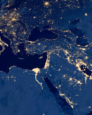Gece dünya fotoğrafı, Avrupa 'nın Şehir Işıkları, Ortadoğu, Türkiye, İtalya, Karadeniz, uzaydan Akdeniz, uydu fotoğrafında Dünya haritası. Bu görüntünün elementleri NASA tarafından desteklenmektedir.