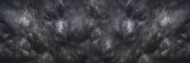 Banner Dramatik karanlık fırtına kara gökyüzünü bulutlandırıyor. Kara Gök Gürültülü Bulutlar yağmur mevsimi. Panorama Meteorolojisi tehlike fırtınası iklimi bozar. Kopyalama alanı olan koyu bulutlu fırtına bulutu.