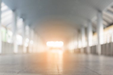 Bulanık arka plan parlak alışveriş merkezi gümüş gri ışıklandırması. Perakende mağazasında odağını kaybetmiş lamba kutusu. Bulanık hastane fotokopi alanı olan parlak yumuşaklık oteli. Mevcut arkaplan tasarım şablonu.