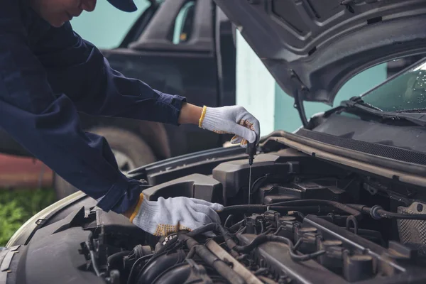 Close Man Handen Repareren Auto Machines Voertuig Mechanische Service Mechanische — Stockfoto