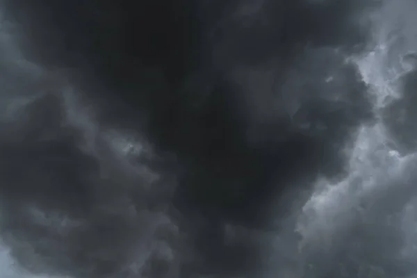 Σκούρα Σύννεφα Καταιγίδας Βροχερό Τοπίο Μετεωρολογία Κίνδυνος Ανεμοθύελλα Κλίμα Καταστροφή — Φωτογραφία Αρχείου