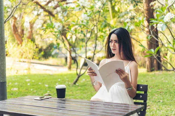 Asian Woman Holding Book Reading Magazine Green Park Natural Garden — Stock Photo, Image