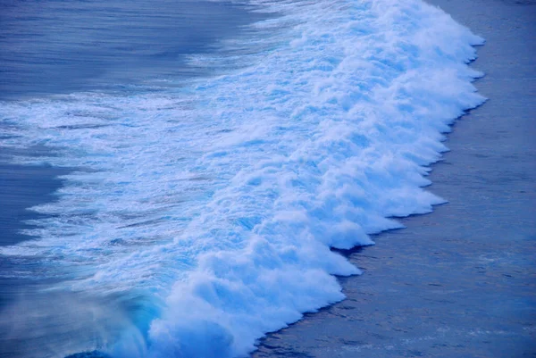 Błękitne Morze Morskie Morskie Krajobraz Morski Tropikalna Ogromna Fala Rozmytym — Zdjęcie stockowe