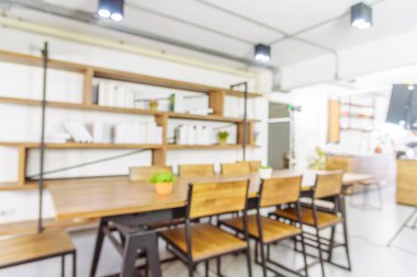 Alış veriş merkezindeki bulanık kafeterya kafeteryasında açık büfe satış mağazası var. Bulanık arkaplan tasarım masası sandalye pencereleri kapalı alan görüntüsünü dekore eder