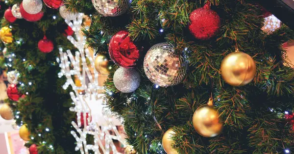 Boules Scintillantes Colorées Ornement Boule Décoré Sapin Noël Sur Noël — Photo
