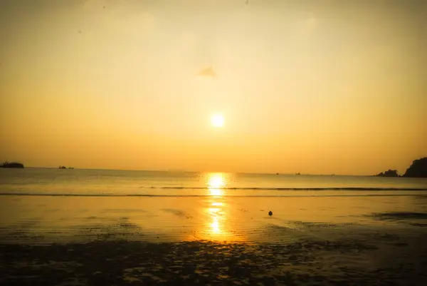 Praia Mar Tropical Hora Verão Dia Ensolarado Praia Areia Dourada — Fotografia de Stock