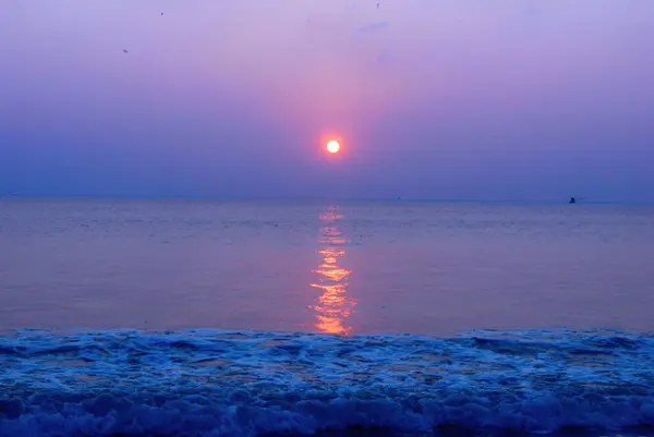 Spiaggia Tropicale Sul Mare Estate Cielo Viola Nelle Giornate Sole — Foto Stock