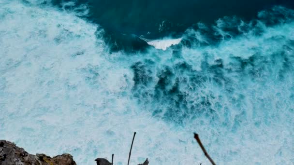 Turquoise Ocean Sea Water White Wave Splashing Deep Blue Sea — Stock Video