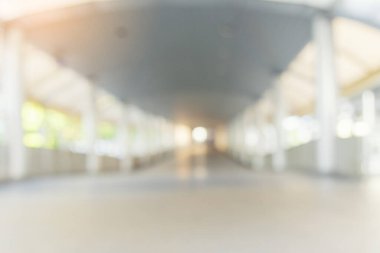 Fotokopi alanı olan beyaz fon hastanesi aydınlık yumuşaklık oteli. Beyaz bulanık arka plan. Parlak restoran alışveriş merkezi. Gümüş gri ışıklandırma. Perakende dükkanında odaksız depolama ışığı bokeh