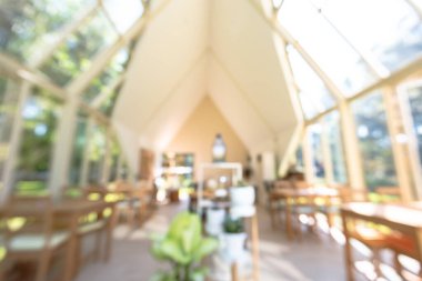 İşletme bürosu, arka plandaki toplantı odasının bokeh eğitim etkinliğini bulanıklaştırdı. Toplantı odasının bulanık ve soyut arka planı. Arka plan bulanık ofis modern lobi dekorasyonu boş oda