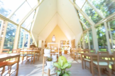 İşletme bürosu, arka plandaki toplantı odasının bokeh eğitim etkinliğini bulanıklaştırdı. Toplantı odasının bulanık ve soyut arka planı. Arka plan bulanık ofis modern lobi dekorasyonu boş oda