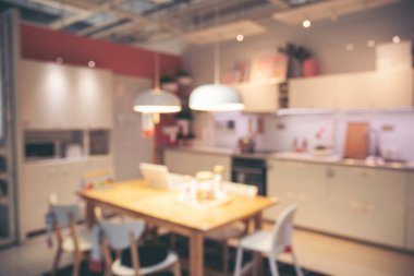 İşletme bürosu, arka plandaki toplantı odasının bokeh eğitim etkinliğini bulanıklaştırdı. Toplantı odasının bulanık ve soyut arka planı. Arka plan bulanık ofis modern lobi dekorasyonu boş oda