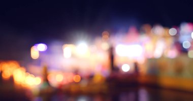 Renkli Bokeh soyut bulanık arka plan müzik festivali sahne performansı partisi. Canlı arka plan kıvılcımları animasyon hareketini ateşliyor. Göz kırpan gece hayatı ile sahne arkası görüntüsü yanıp sönen ışık