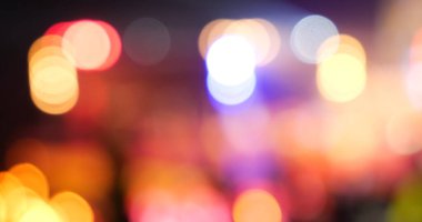 Canlı Bokeh soyut bulanık arka plan müzik festivali sahne performansı partisi. Renkli bokeh arka plan animasyon hareketini ateşliyor. Göz kırpan gece hayatı ile sahne arkası görüntüsü yanıp sönen ışık