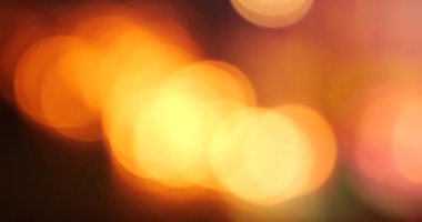 Renkli Bokeh soyut bulanık arka plan müzik festivali sahne performansı partisi. Canlı arka plan kıvılcımları animasyon hareketini ateşliyor. Göz kırpan gece hayatı ile sahne arkası görüntüsü yanıp sönen ışık