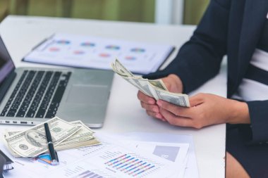 İş stratejisi ekip raporu şeması, grafik, bilgi verileri finansal rapor planını analiz eder. Eller takım ortağı pazarlama planlama finans istatistik satış raporunu Extra hesap tablosu ile birlikte