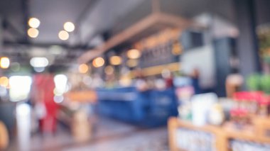 Perakende mağazasındaki bulanık arka plan alışveriş merkezi ışık saçan iş etkinliği. Marketin bulanık arka planı. Görüntü Kongresi Salonu seyircisi raflarda ürünleri sunar.