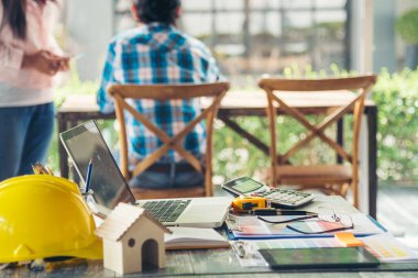 İnşaat işi planı yıkım ekibi danışmanlık ortaklığı. İnşaat mühendisi takım çalışması Güvenlik Takımının İnşaat Alanında dürüst bir planı var. Güvenilir mühendis takımı.
