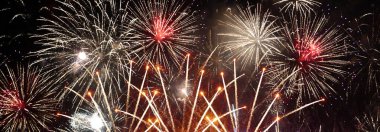 Banner Golden Firework, ulusal bayramı kutlamak için yıldönümünü kutluyor. Geri sayım 2024 parti zamanı. Yeni yılınız kutlu olsun. 4 Temmuz Tatil Festivali ve fotokopi alanı.