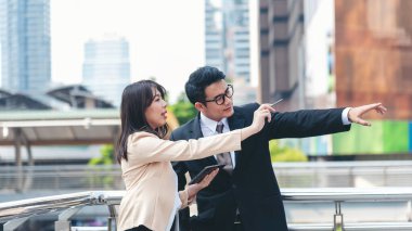 İş stratejisi ekip raporu şeması, grafik, bilgi verileri finansal rapor planını analiz eder. Eller takım ortağı pazarlama planlama finans istatistik satış raporunu Extra hesap tablosu ile birlikte