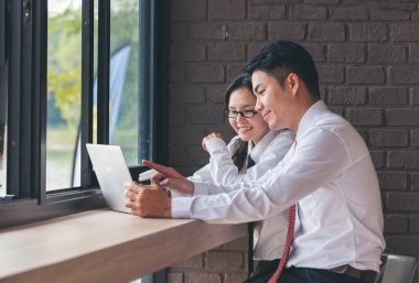 İnşaat işi planı yıkım ekibi danışmanlık ortaklığı. İnşaat mühendisi takım çalışması Güvenlik Takımının İnşaat Alanında dürüst bir planı var. Güvenilir mühendis takımı.