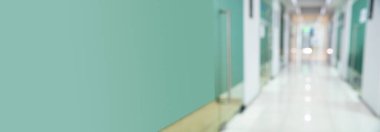 Banner Business ofisi, arka plandaki toplantı odasındaki hafif bokeh eğitim etkinliğini bulanıklaştırdı. Banner Bulanık soyut arkaplan konferans odası. Fotokopi alanı olan bulanık arkaplan ofisi