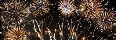 Banner Golden Firework, ulusal bayramı kutlamak için yıldönümünü kutluyor. Geri sayım 2024 parti zamanı. Yeni yılınız kutlu olsun. 4 Temmuz Tatil Festivali ve fotokopi alanı.