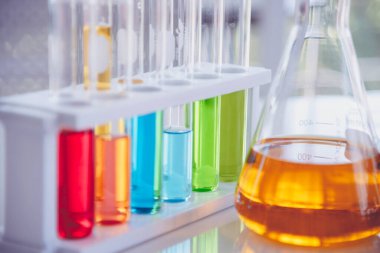 Bilim Sıvısı Tüpü Biyoloji Laboratuvarı Kimyasal Sıvı Bilimi. Kimya cam tüpleri laboratuvar arka planı. nesne test tüpleri tıbbi cam eşyalar. Kimya Bilimsel İlaç geçmişi