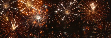 Banner Golden Firework, ulusal bayramı kutlamak için yıldönümünü kutluyor. Geri sayım 2024 parti zamanı. Yeni yılınız kutlu olsun. 4 Temmuz Tatil Festivali ve fotokopi alanı.