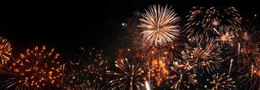 Banner Golden Firework, ulusal bayramı kutlamak için yıldönümünü kutluyor. Geri sayım 2024 parti zamanı. Yeni yılınız kutlu olsun. 4 Temmuz Tatil Festivali ve fotokopi alanı.