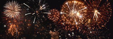 Banner Golden Firework, ulusal bayramı kutlamak için yıldönümünü kutluyor. Geri sayım 2024 parti zamanı. Yeni yılınız kutlu olsun. 4 Temmuz Tatil Festivali ve fotokopi alanı.