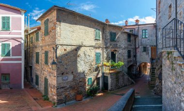 Ameglia, La Spezia, Liguria, İtalya: La Spezia ilindeki eski Ameglia kasabası.