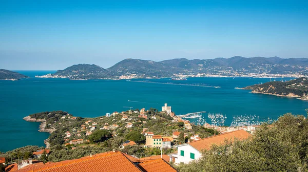 Zvýšený Výhled Záliv Spezia Ligurie Itálie Evropa Lerici Město Starobylým — Stock fotografie