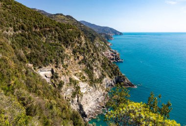 Vernazza, Corniglia ve Manarola Vernazza ve Monterosso al Mare, Cinque Terre, Liguria, İtalya arasındaki Azure Trail 'den izlediler..