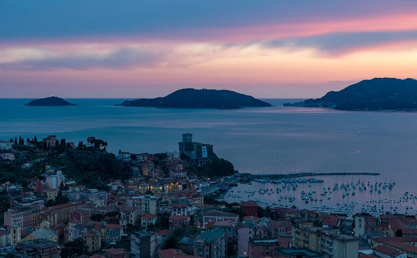 Lerici - Liguria İtalya 'da Günbatımı: La Spezia Liguria Körfezi üzerinde günbatımı, Portovenere, Palmaria Adası ve Tino arka planında